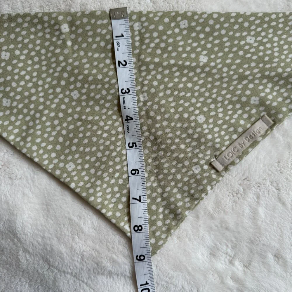 NWT Loic by Design Ditsy Daisy Floral Dog Bandana, Taupe + White, Size Medium